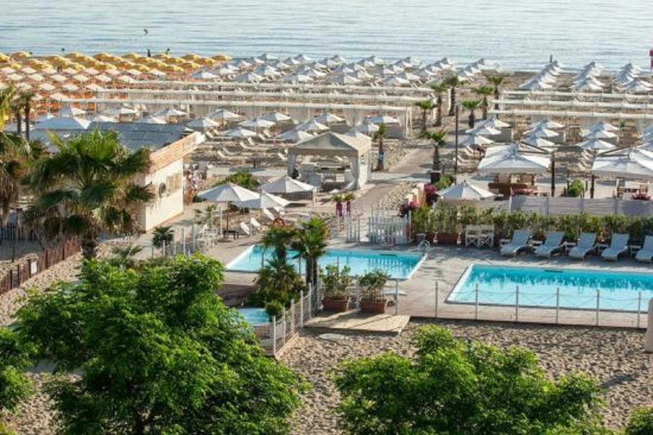 Riccione Beach Hotel - Enjoy Your Summer -Beach Village Incluso Exterior photo